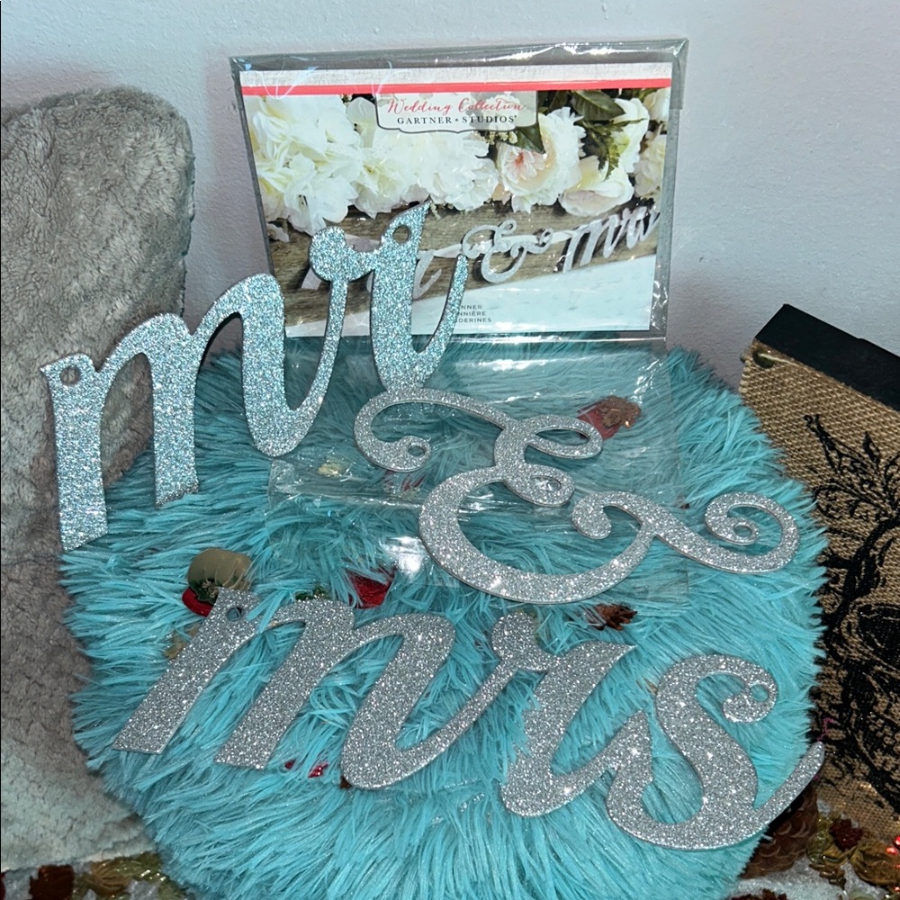 Silver Glitter Mr & Mrs Sign